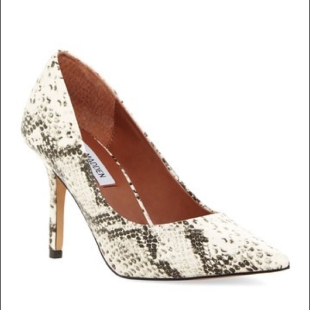 Steven Madden Kissses Pump